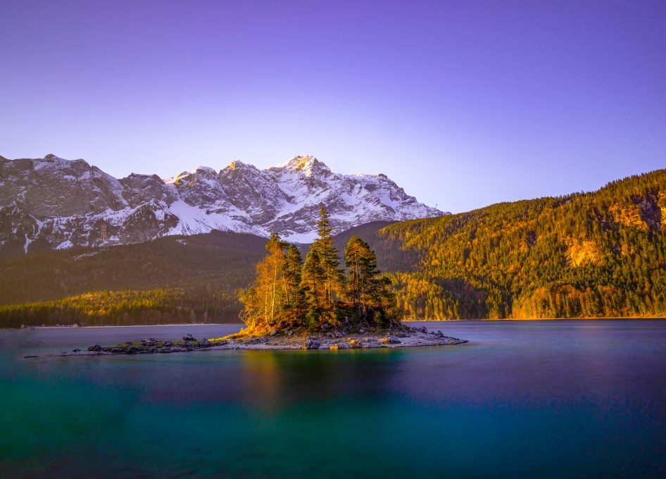 Früher Morgen am Eibsee, Zugspitze im Hintergrund